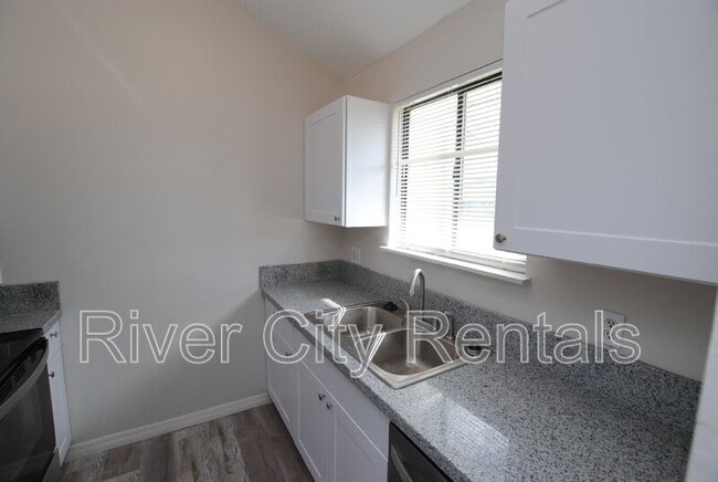 Building Photo - 2430 N Seabury Pl