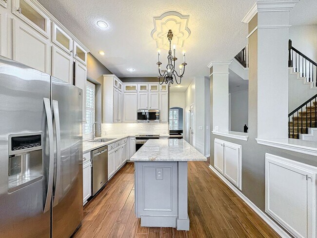 Foto del edificio - Stunning 5-Bedroom Home in North Village o...