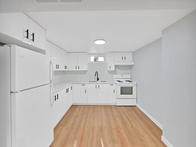 Building Photo - 6 Jasmin Crescent