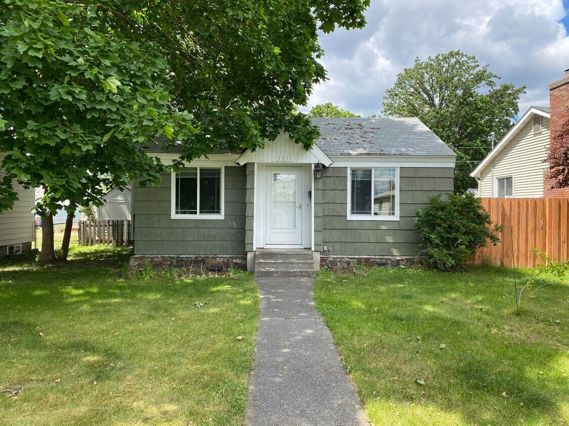 Primary Photo - 3 Bed / 2 Bath House in North Spokane