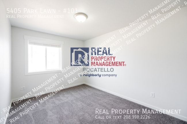 Building Photo - 5405 Park Lawn Dr