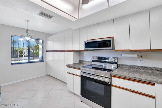 Building Photo - 4987 Pepper Cir