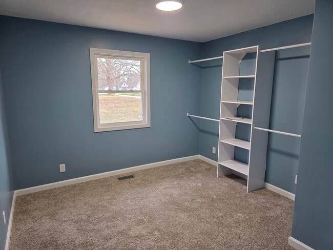 Building Photo - 616 9th St