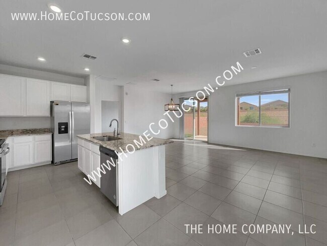 Building Photo - 5560 W Tumacacori Trl