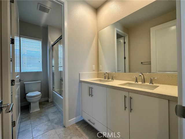 Foto del edificio - 150 Edna Pkwy