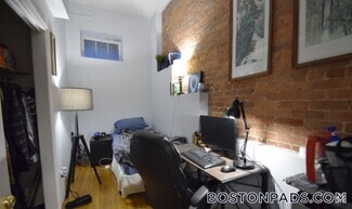 Building Photo - 452 Park Dr