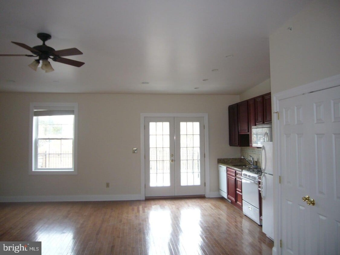 Primary Photo - 345 W Chestnut St