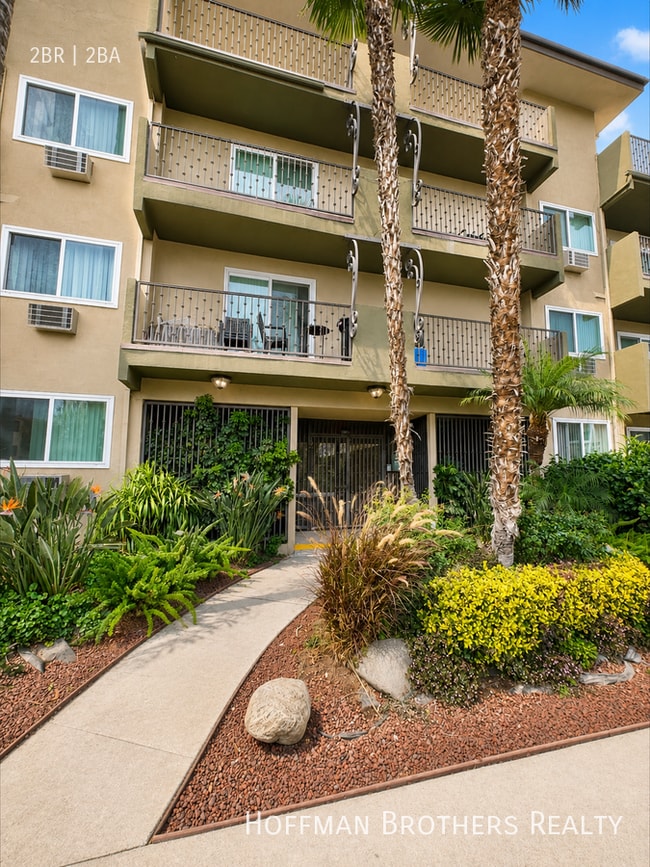 Foto del edificio - 5415 Newcastle Ave