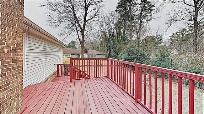 Building Photo - 4046 Central Dr