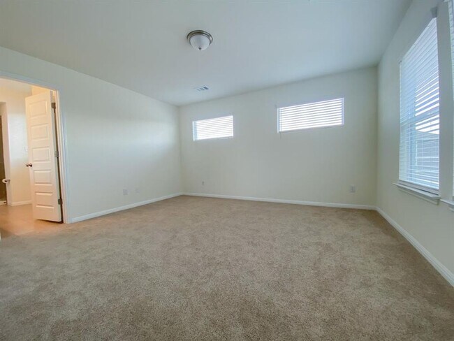 Building Photo - Beautiful 3 BR / 2.5 BA Home for Rent in Manor