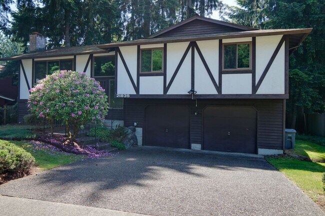 Remodeled Kent East Hill Split level - Remodeled Kent East Hill Split level House