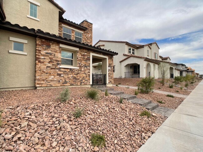 Building Photo - 3 BED 2.5 BATH 2 CAR GARAGE TOWNHOUSE WITH...