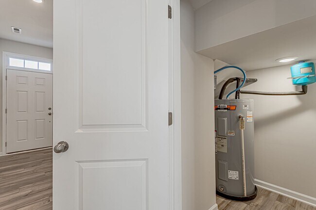 Foto del edificio - Price Improvement! END UNIT Brand New Town...