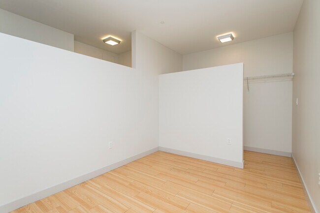 Building Photo - 320 D St