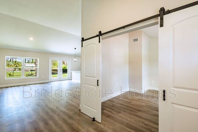 Building Photo - 161 PECAN DR