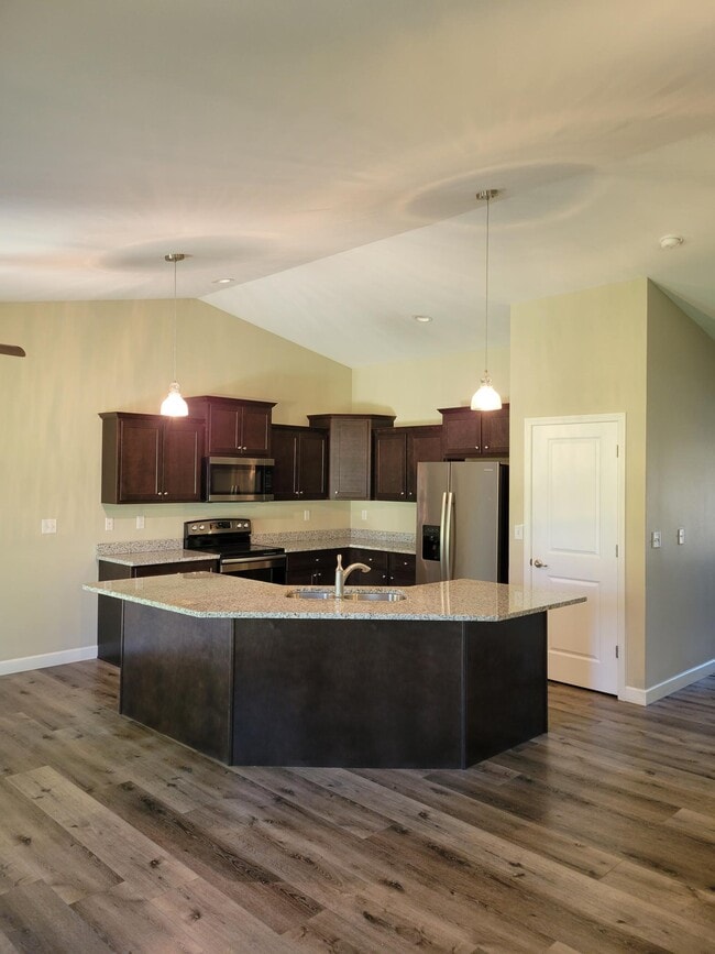 Building Photo - 5803 Executive Plaza Dr
