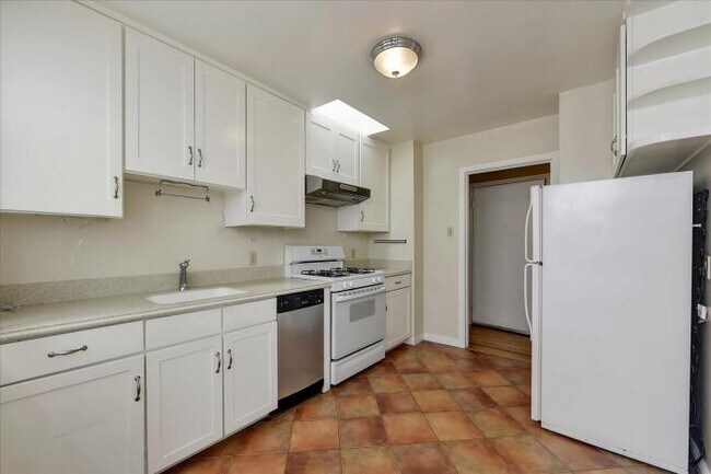 Building Photo - bedroom in San Francisco CA 94115