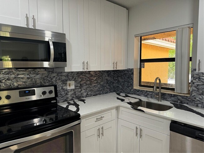 Building Photo - 3986 Coral Tree Cir