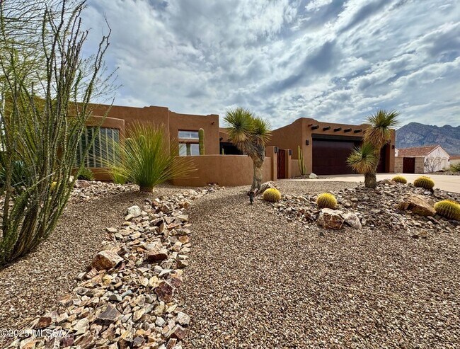 Building Photo - 11096 N Pusch Ridge View Pl