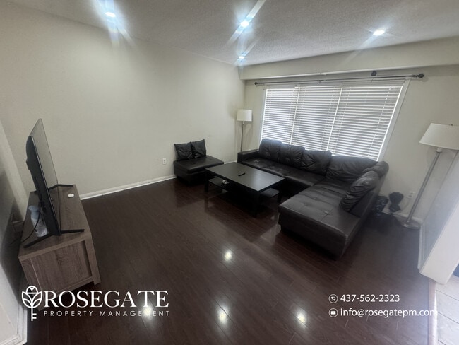 Building Photo - Spacious 3+1 Bedroom Detached Corner Home with Garage & Backyard in Brampton