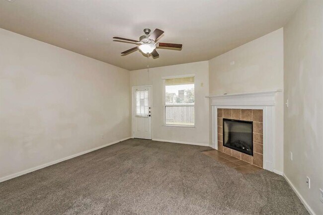 Foto del edificio - 3434 Tulip Trace Dr