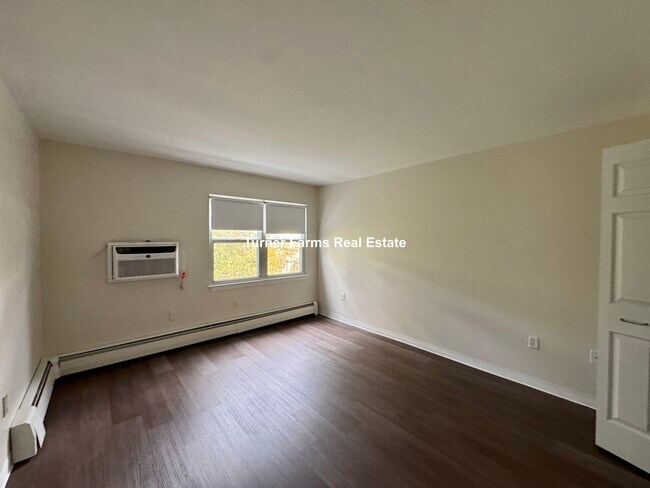 Foto del edificio - 693 Parker St