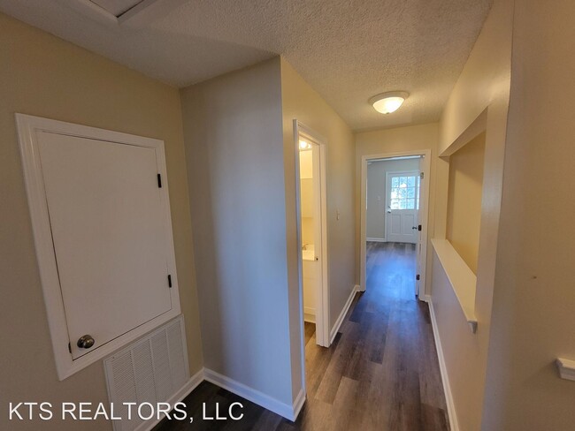 Building Photo - 3 br, 2.5 bath House - 13259 Curran Rd