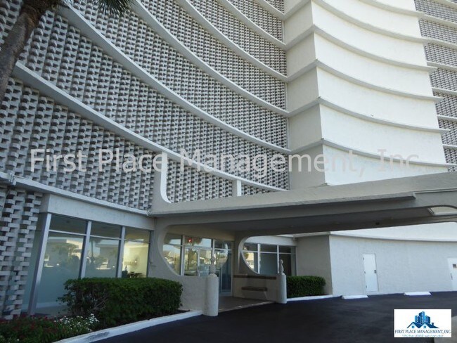 Building Photo - Furnished Oceanfront Condo