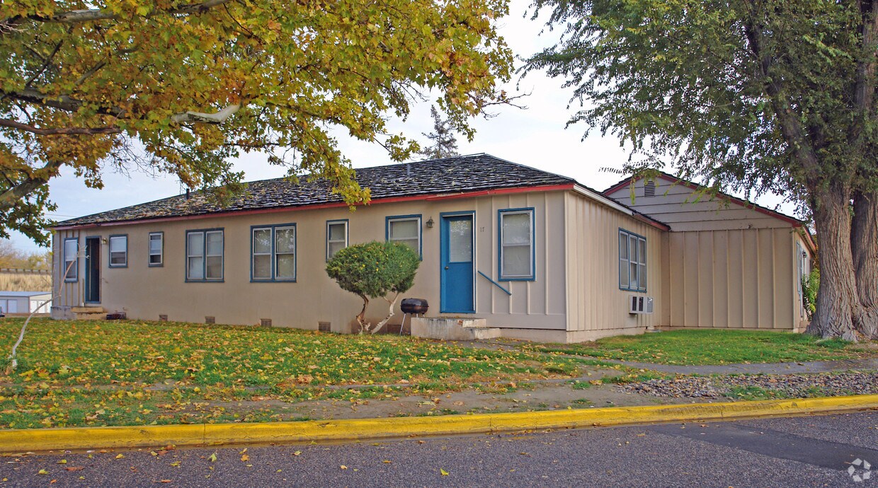 Primary Photo - Mills Manor Apartments