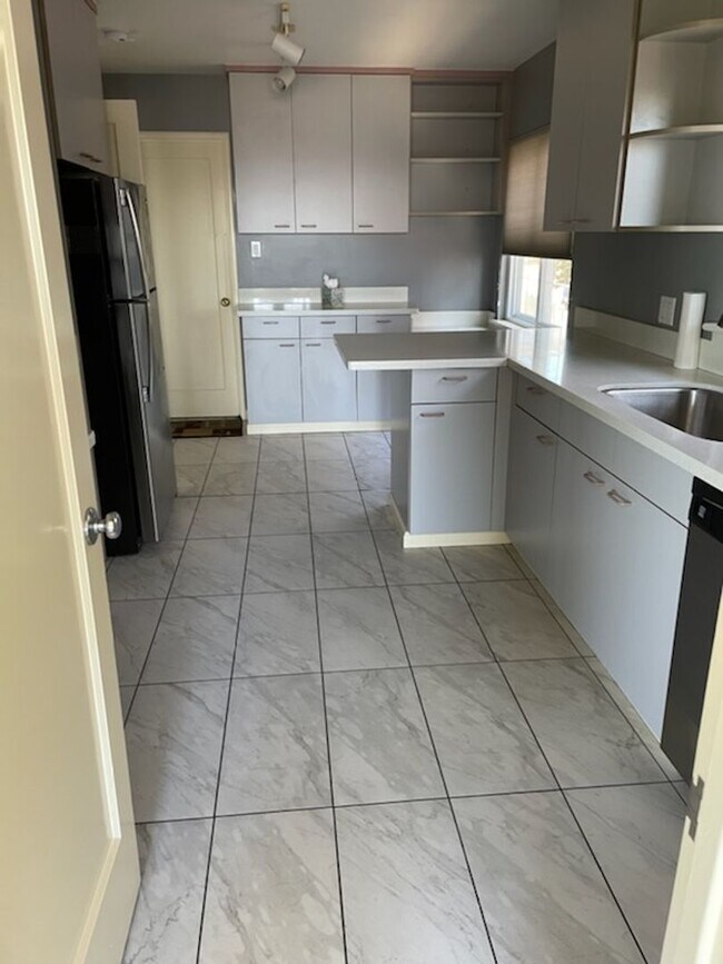 Foto del edificio - 6834 Snowdon Ave