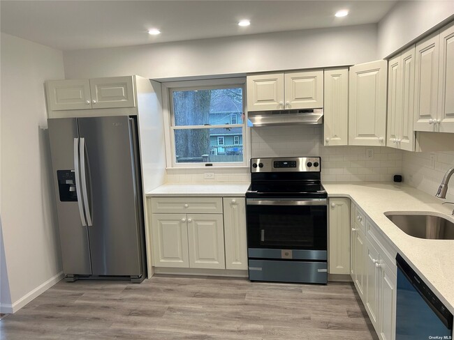 Building Photo - 10 Seafield Ln