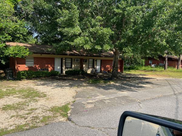 Building Photo - 1200 Lake Dr