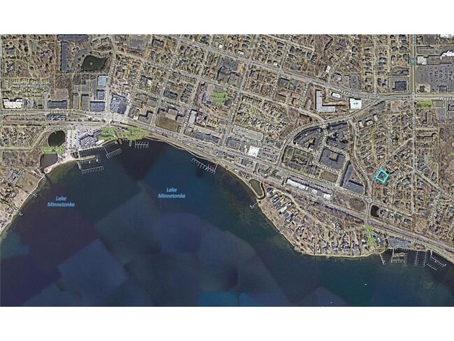 Building Photo - 1042 E Circle Dr