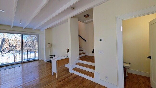 Foto del edificio - Bright, Luxurious 3-Bed, 2.5 Bath Brookline Apartment Near the T