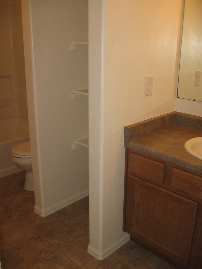 Building Photo - 652 1/2 Serenity Ln