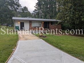 Building Photo - 2916 Battle Forrest Dr