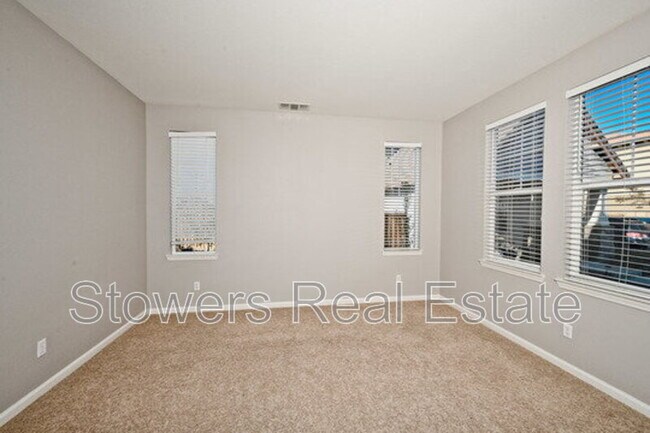 Foto del edificio - 630 Bond Ct