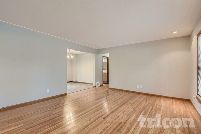 Foto del edificio - 7025 Grimes Ave N