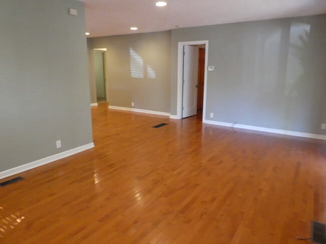 Building Photo - 1420 Dollar St