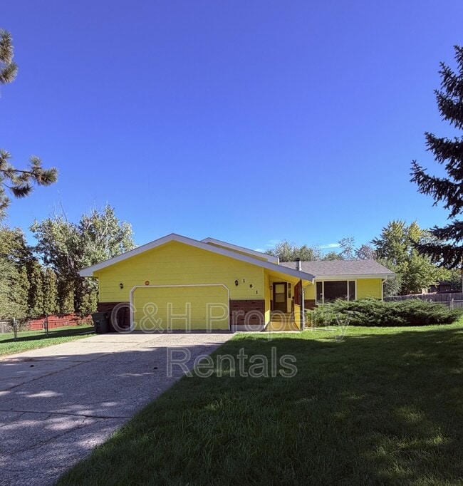 Building Photo - 181 Erickson Ct E