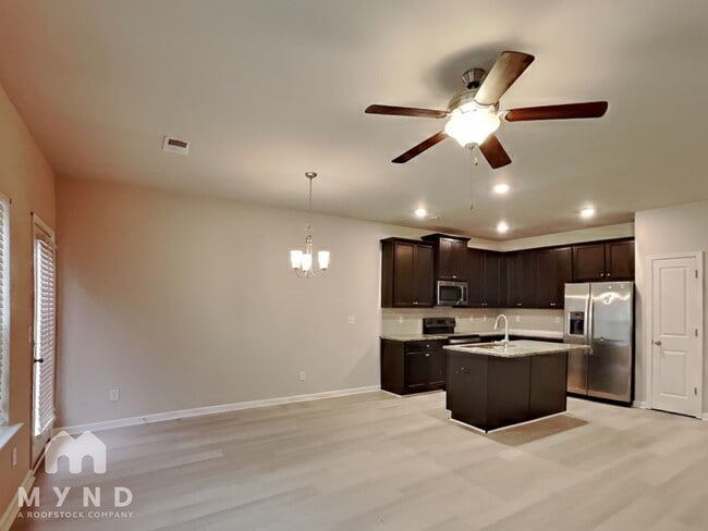 Building Photo - 5097 Lower Elm St