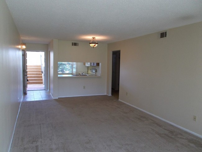Building Photo - 6170 Willowpointe Cir
