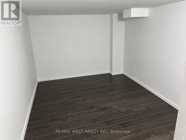 Building Photo - 4 Matagami St