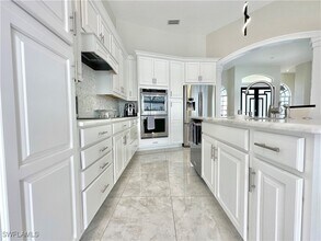 Building Photo - 2544 SW 28th Pl