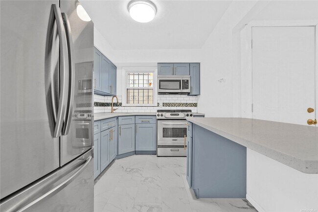 Building Photo - 166-14 144th Ave
