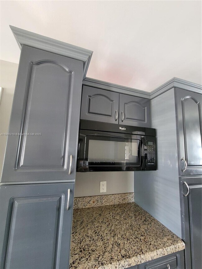 Foto del edificio - 485 NE 34th St