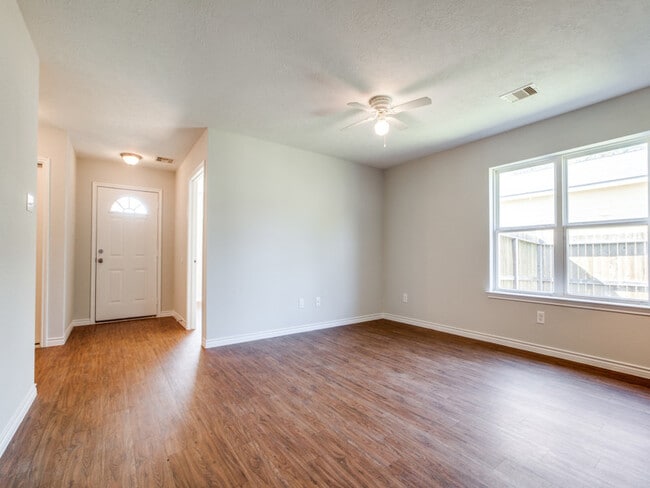 Building Photo - 8009 Sexton St