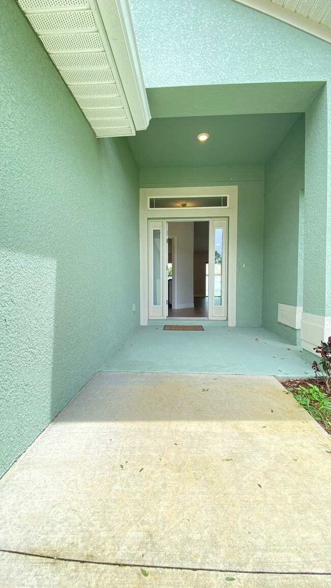 FRON DOOR - 105 Dartmouth Rd