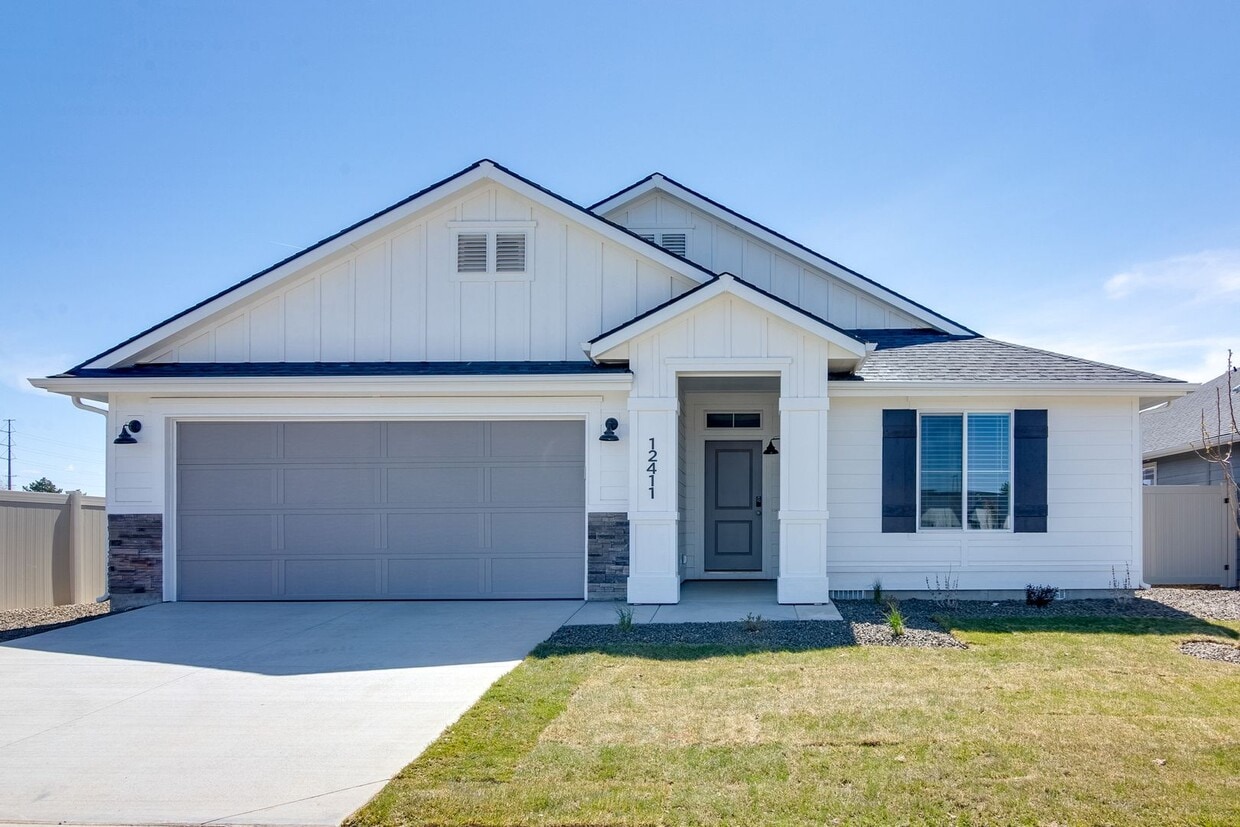 Primary Photo - Beautiful 4 Bedroom Upscale Home