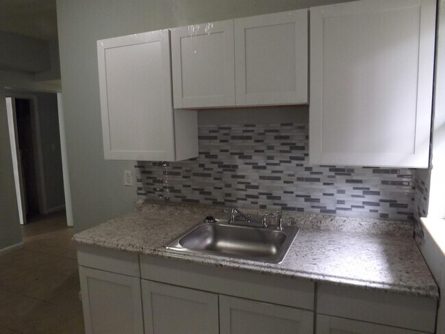 Foto del edificio - 444 W 25th St